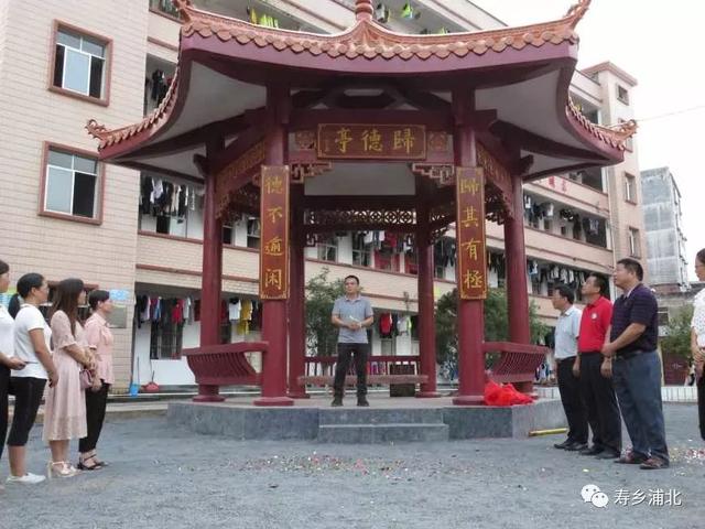 祝願學校越辦越好的話欽州寨圩中學校園添亮點歸德亭落成揭匾啦