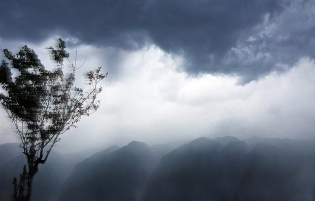 形容陰天的成語陰雨的詩意